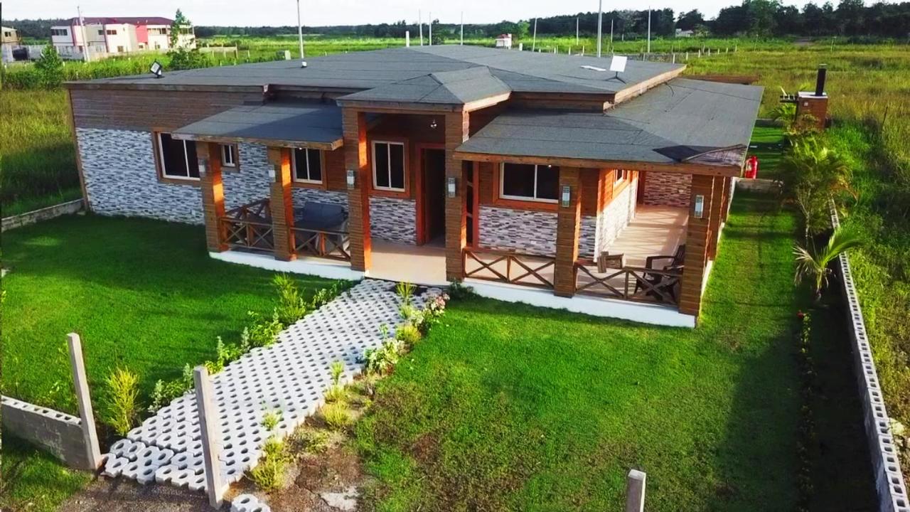 3, Villa Lujosa En las Parras Bayaguana, Guerra