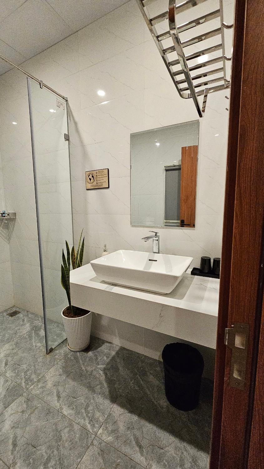 Shower, Loc Nguyen Hotel, Đà Lạt