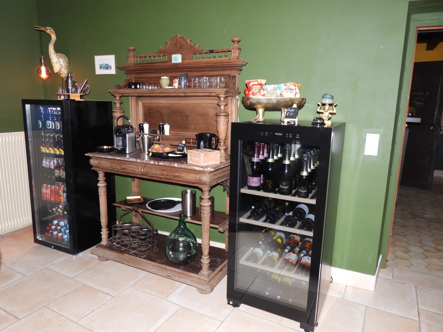 Food and beverages, Chez MoBi, Aube