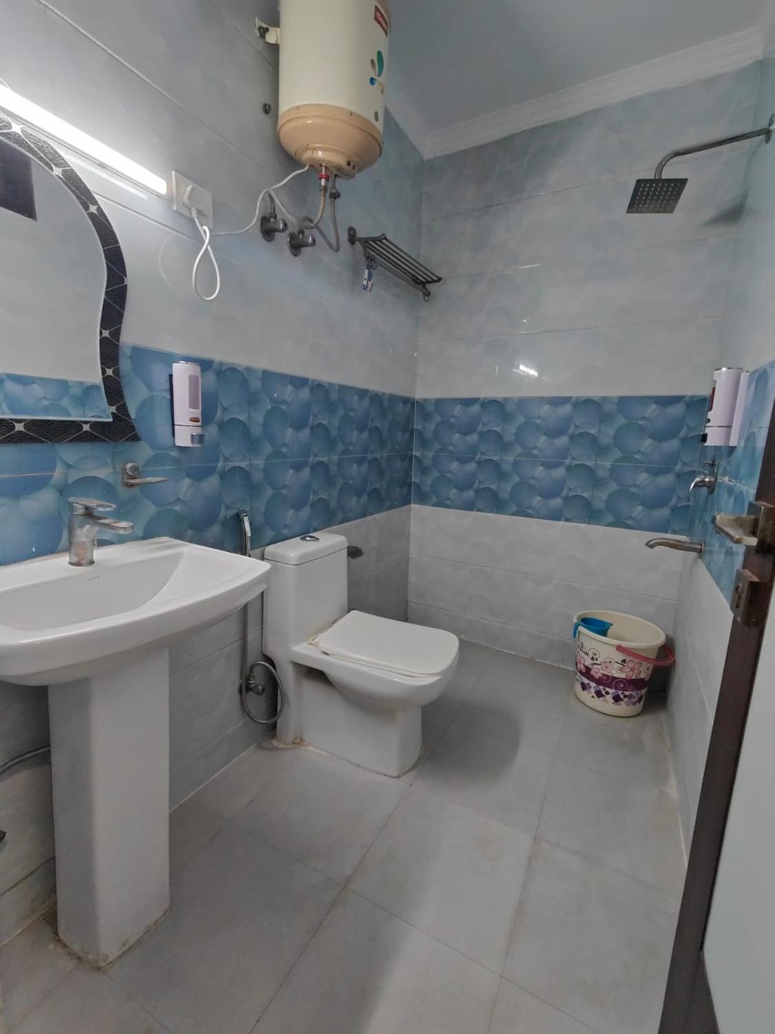 Bathroom 5, Hotel Star Inn New Delhi Airport, West