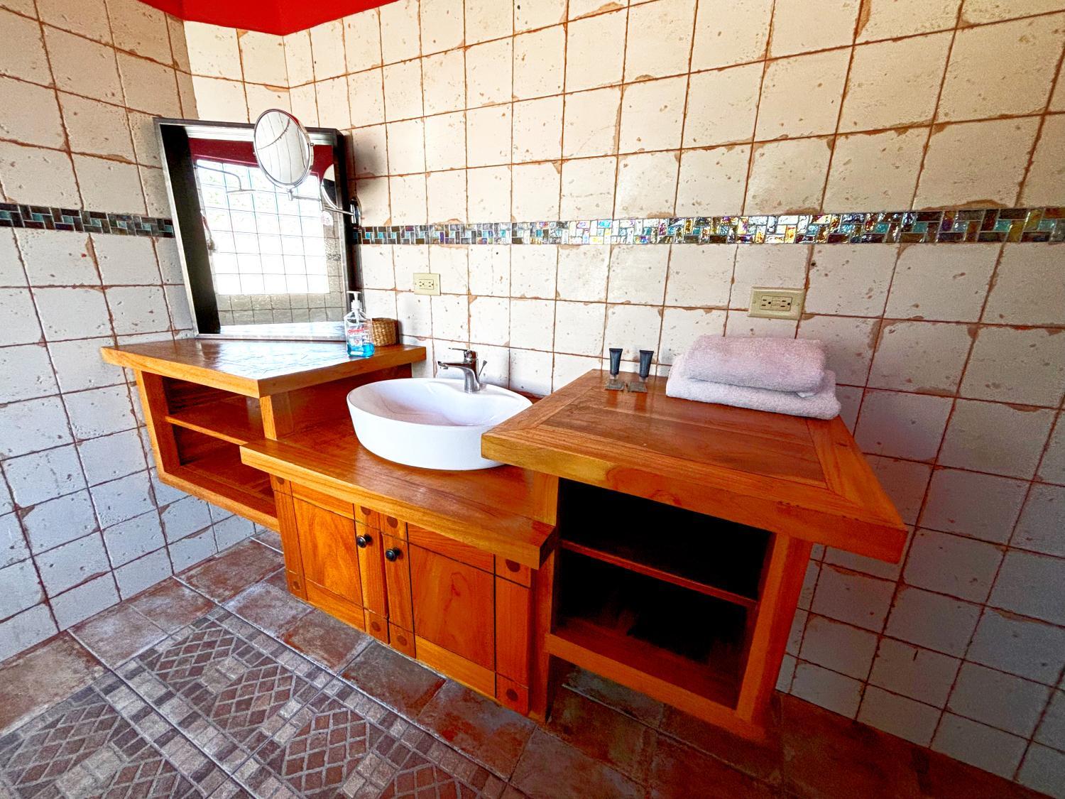Bathroom 5, Royal Palm Retreat, San Félix
