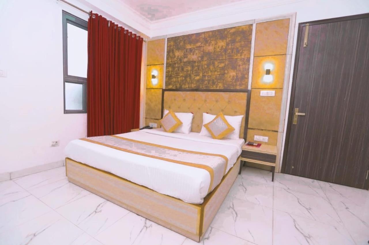 3, RS GLOBAL - Hotel Almora Near Delhi Airport, West