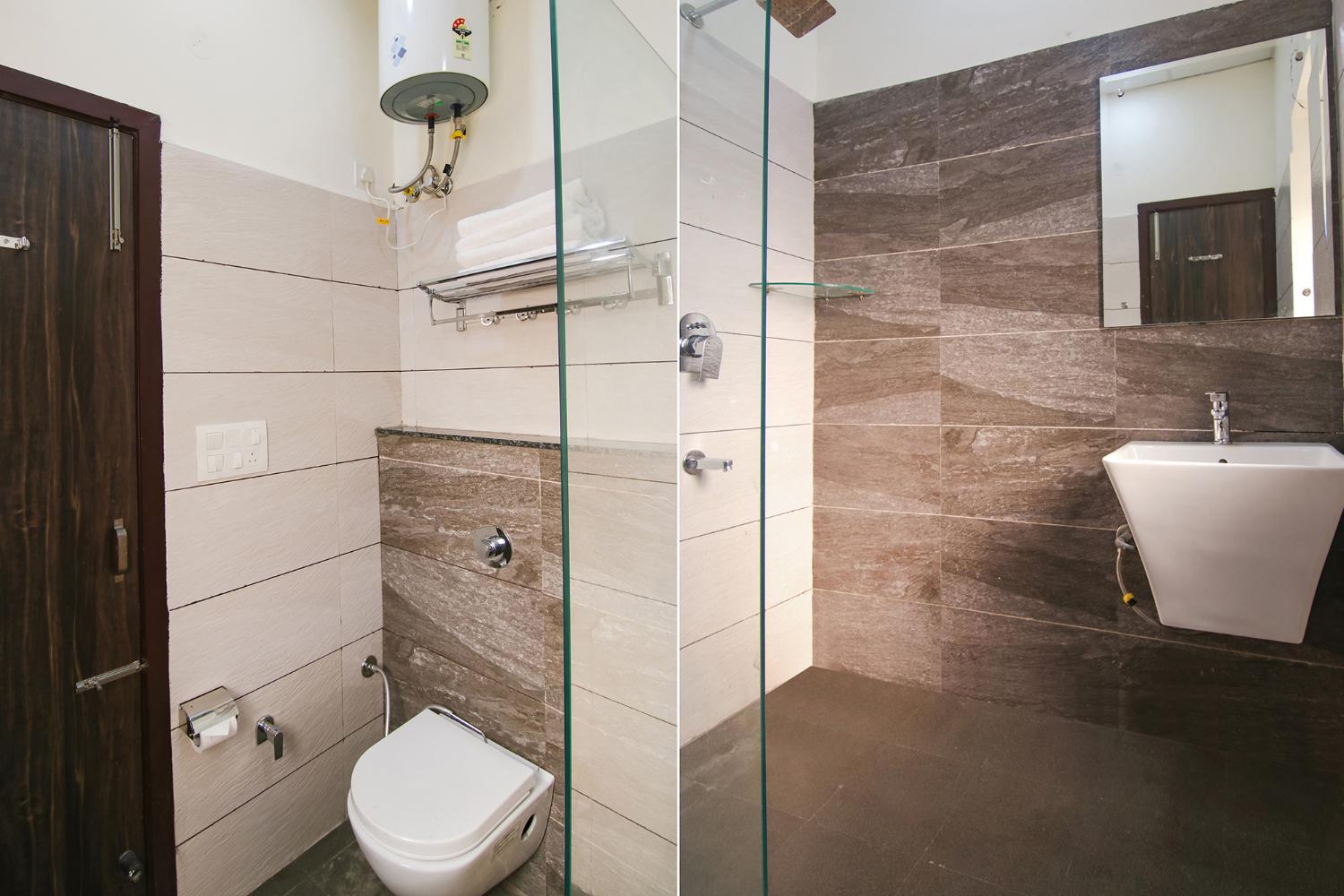 Bathroom 5, Hotel Spring - 5 MINUTES FROM GOLDEN TEMPLE AND ISBT AMRITSAR, Amritsar