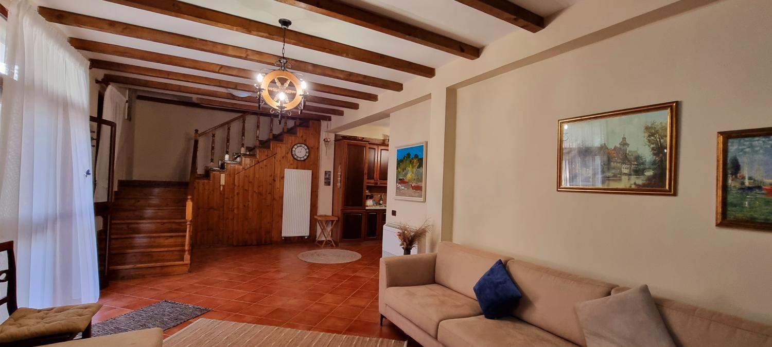 3, Bezhani Villa, Kavajës