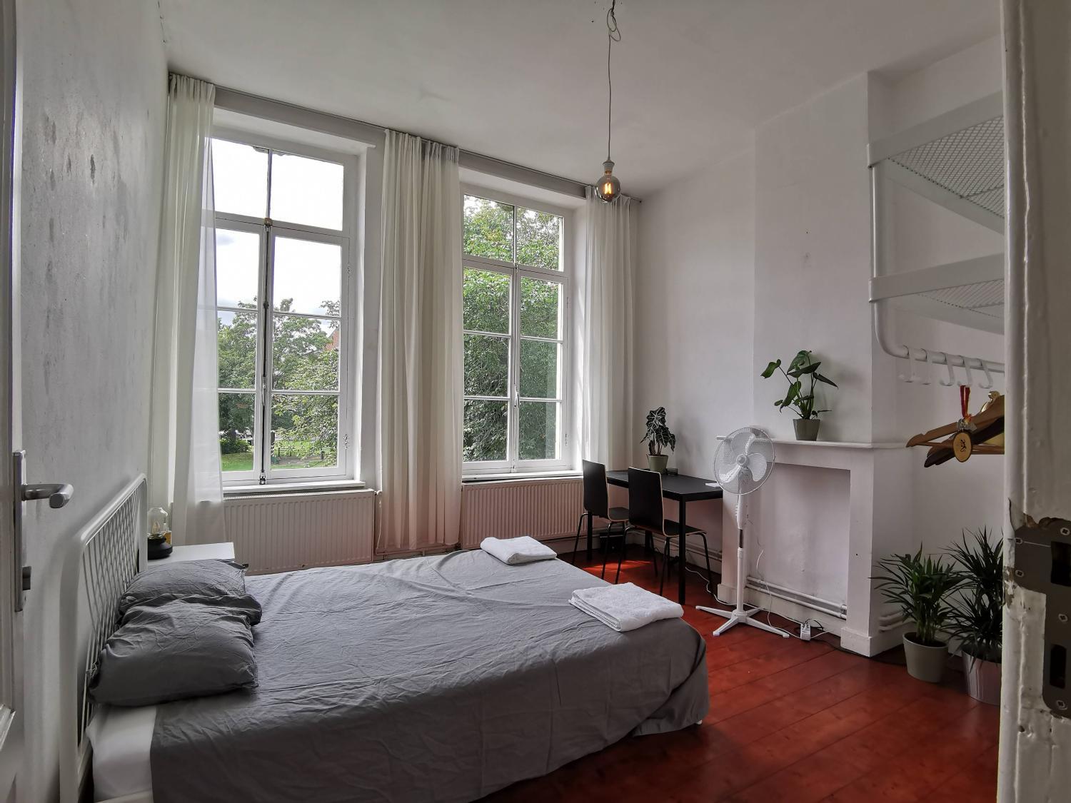 4, Cozy city centre room with parkview, Oost-Vlaanderen