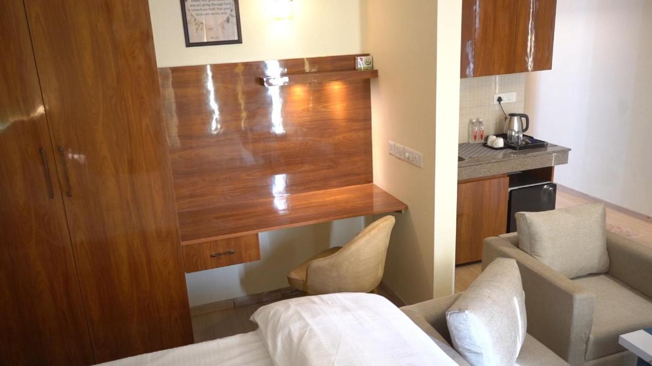 3, Dolphin stay by Evanthe Hotels, Lucknow