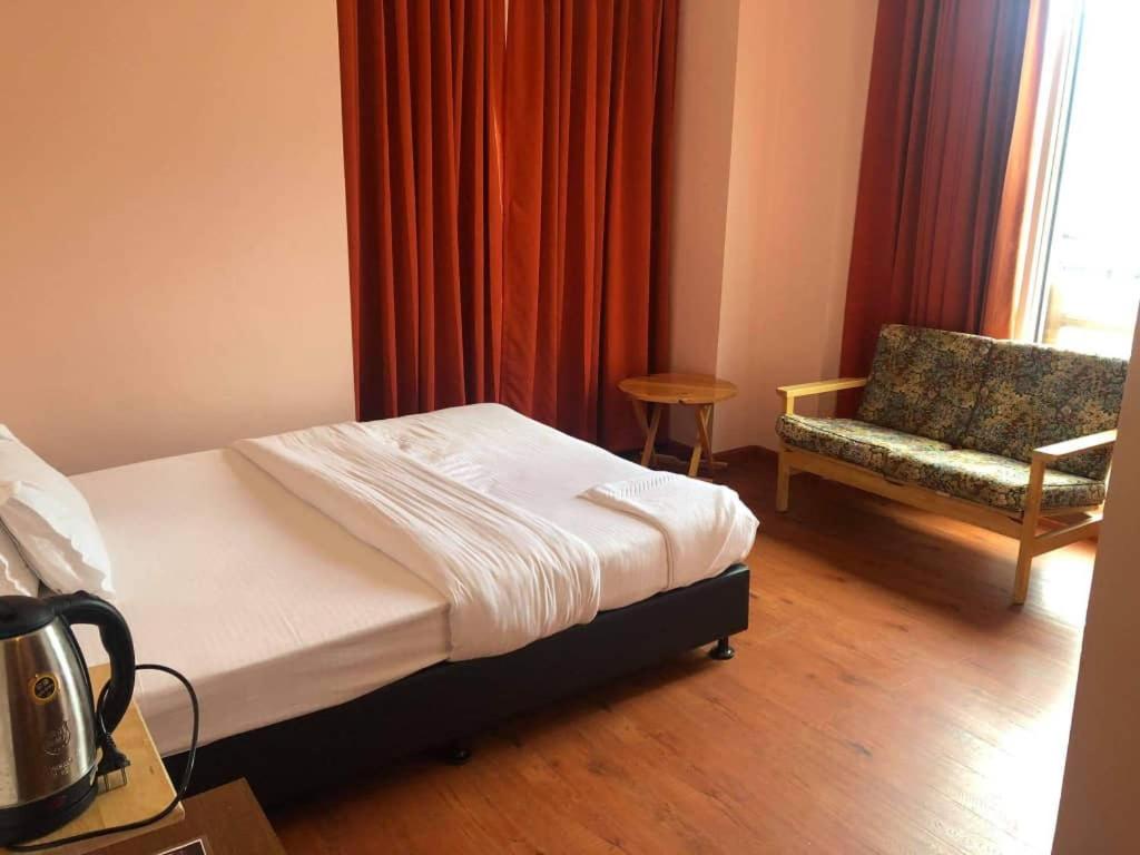 2, Reaso Hotel, Chang
