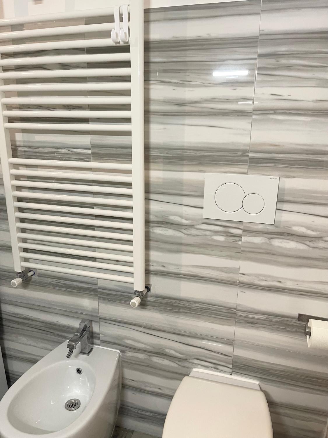 Bathroom 2, Near San Giovanni Colosseum, Roma