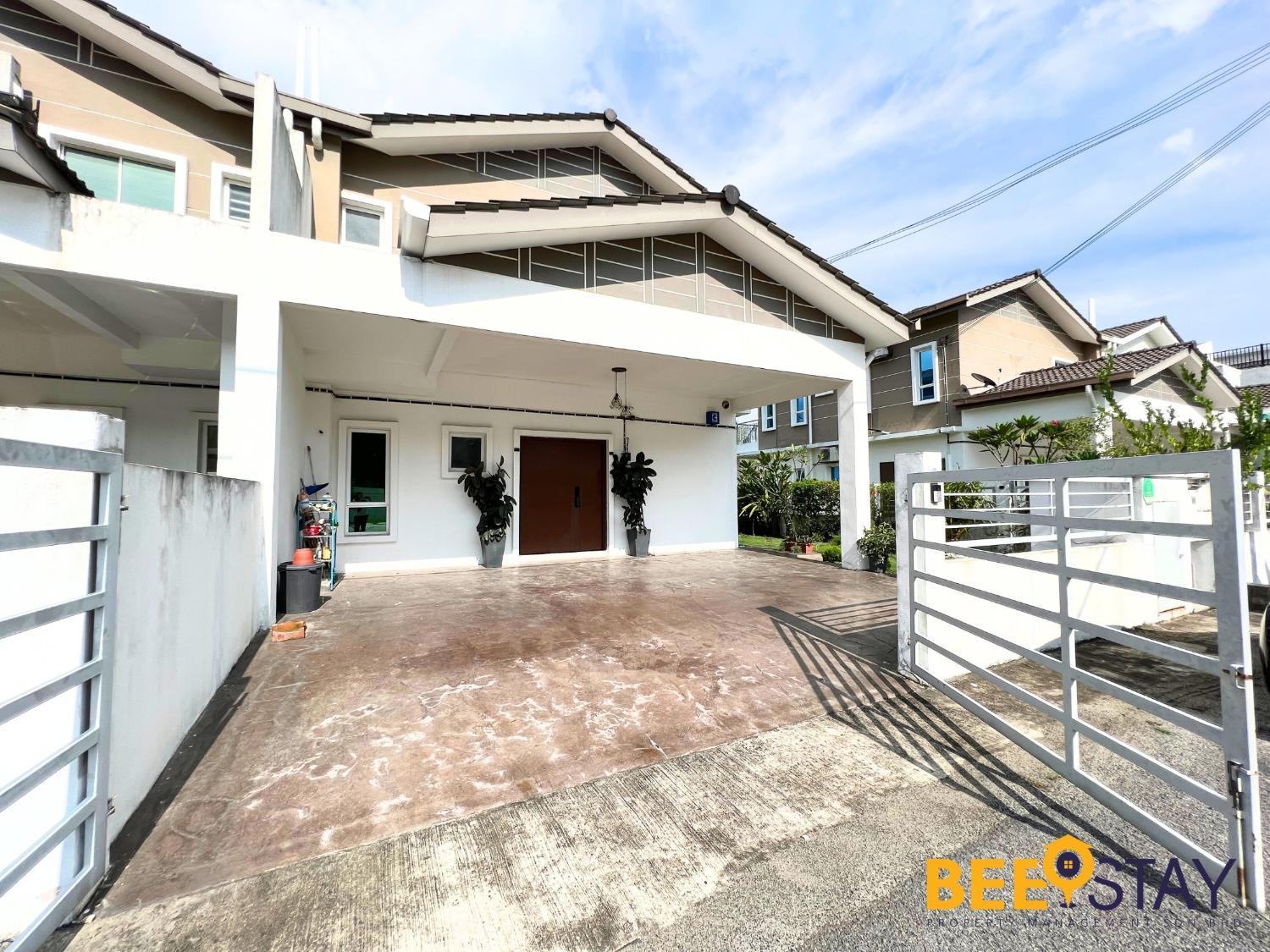 Balcony/terrace 2, Puchong Two Storey Landed House Lake View 10PAX, Kuala Lumpur