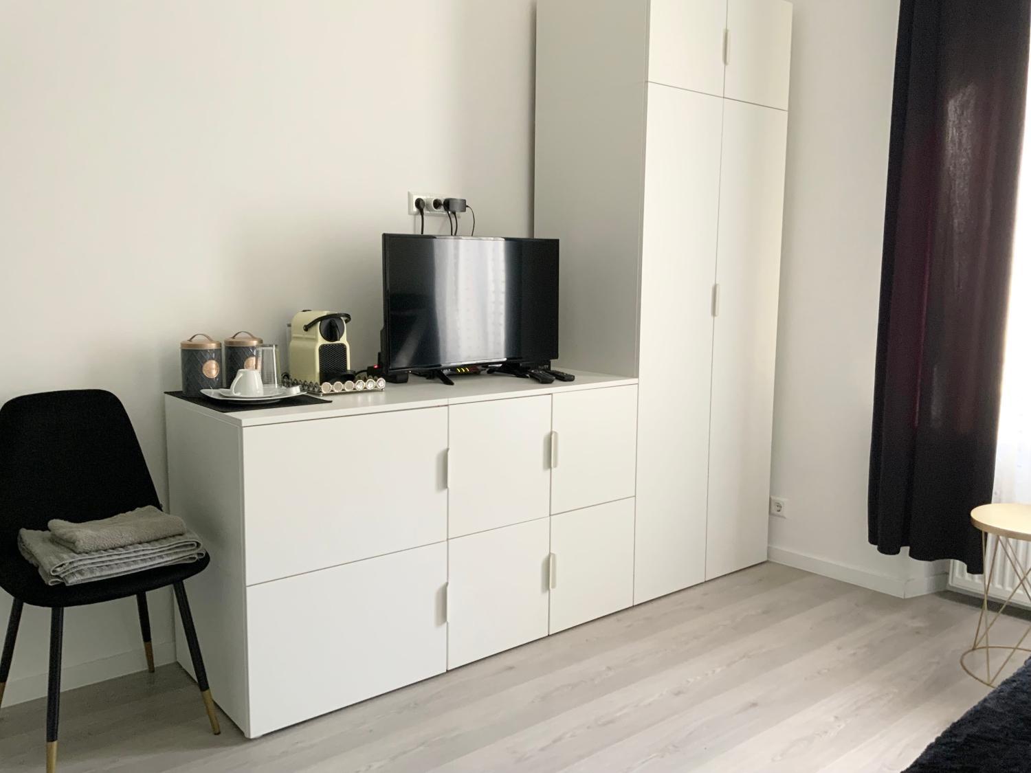 5, BRIGHT SINGLE ROOM IN GUEST House, Luxembourg