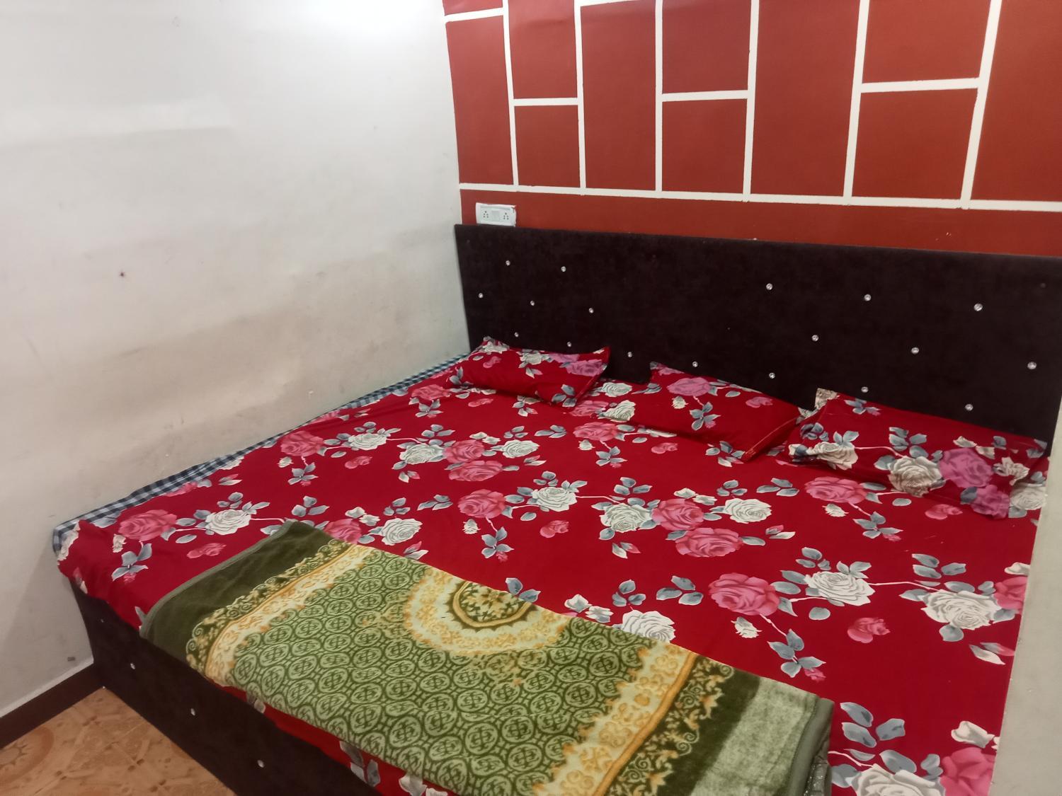 5, Golden gest house, Ujjain