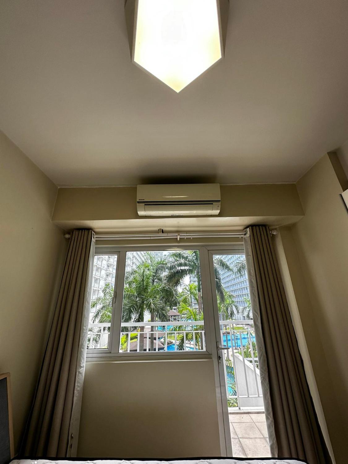 5, 2-BEDROOM STAYCATION ROOM WITH BALCONY AND POOL VIEW IN PASAY BY Yunlin Realty, Pasay City