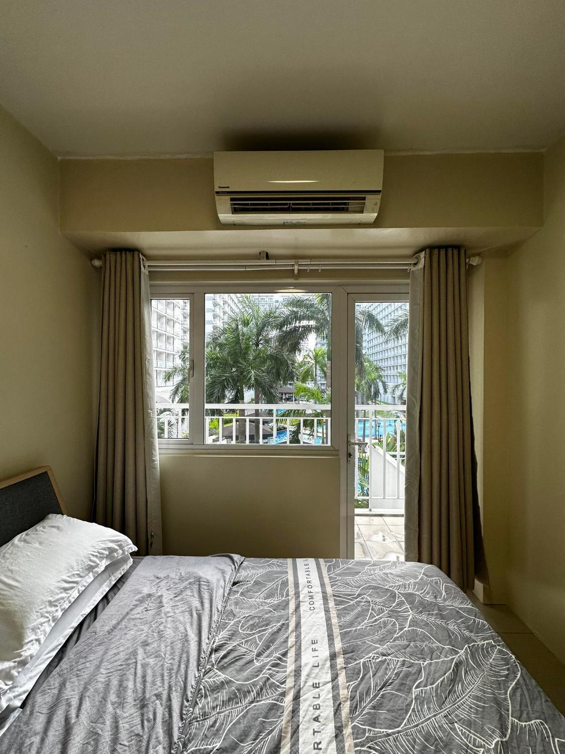 2, 2-BEDROOM STAYCATION ROOM WITH BALCONY AND POOL VIEW IN PASAY BY Yunlin Realty, Pasay City