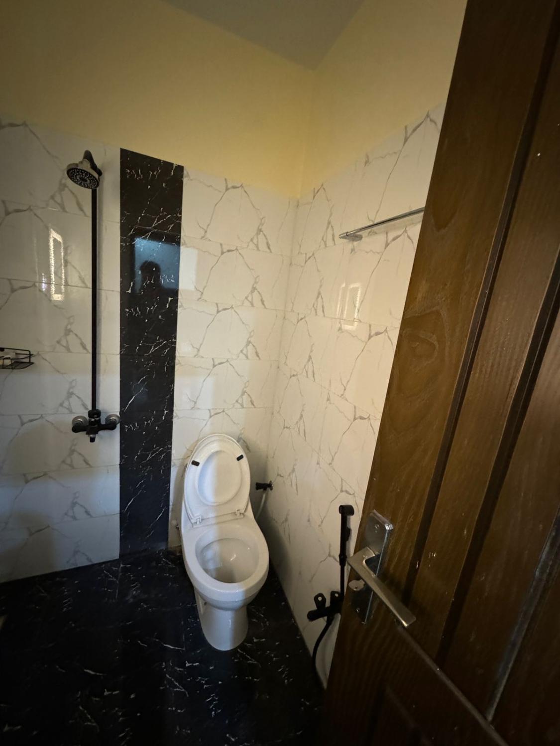 Bathroom 4, JD Lodges - Guest House, Islamabad