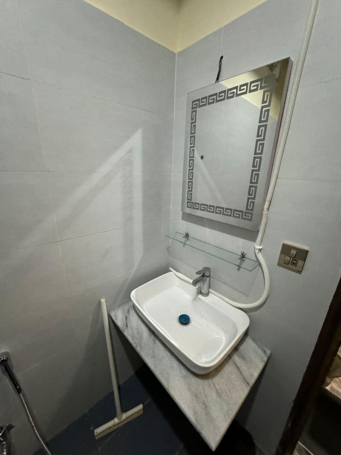Bathroom 5, JD Lodges - Guest House, Islamabad