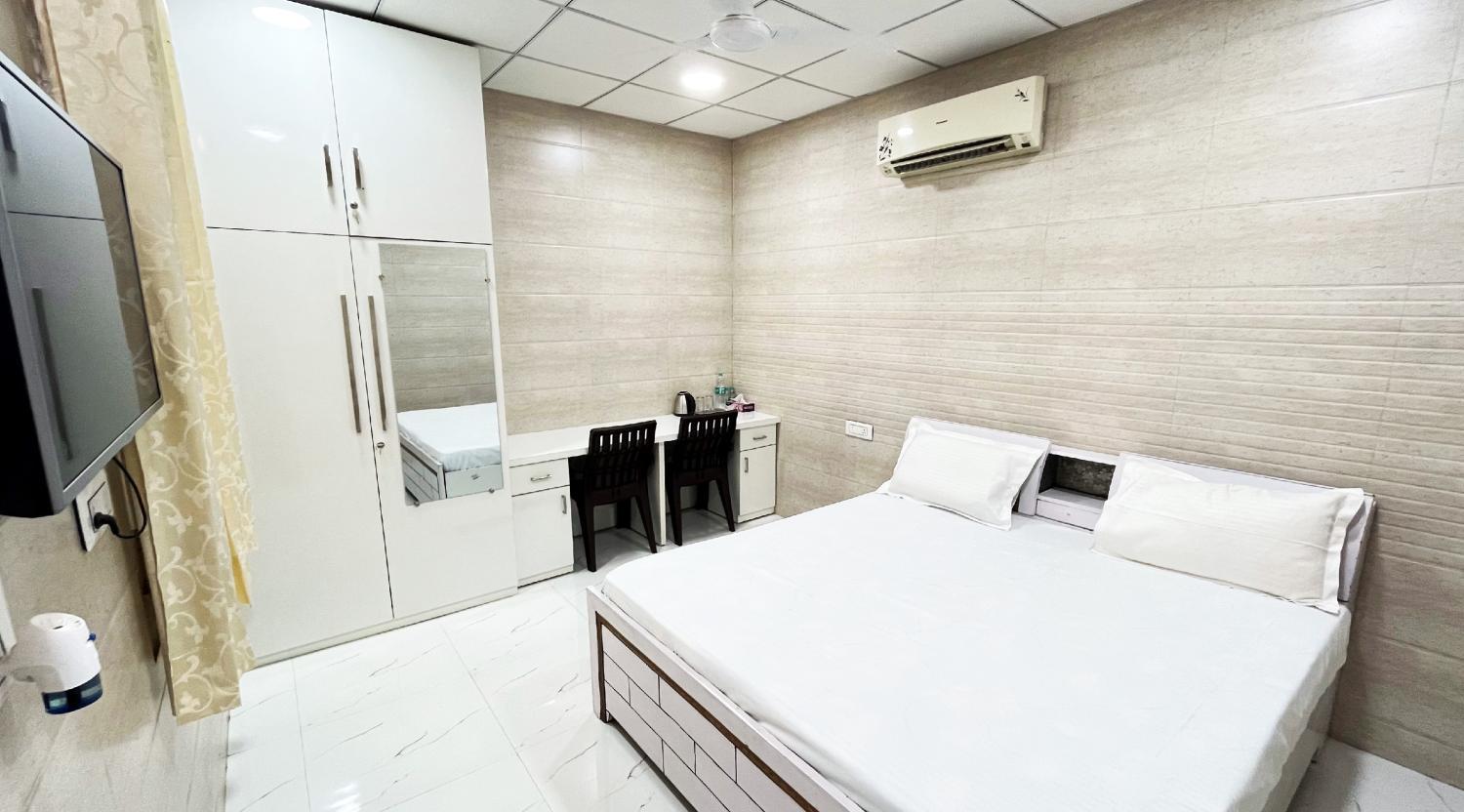 Bed, Divya Anubhuti Pravas, West