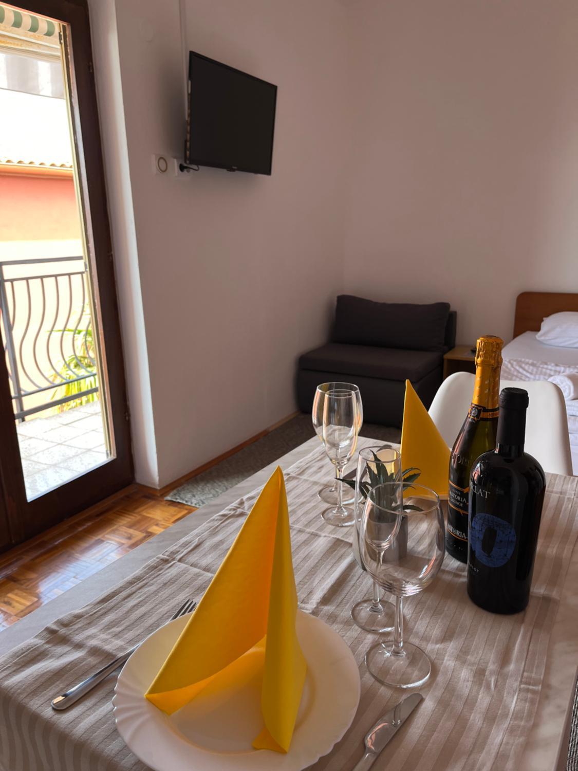 3, Apartmani palma, Starigrad
