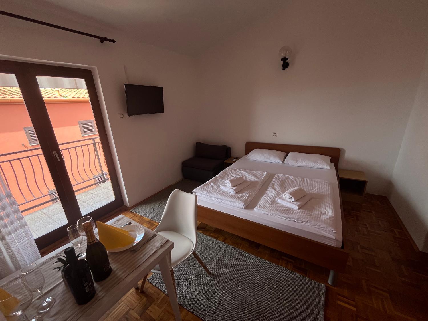 2, Apartmani palma, Starigrad