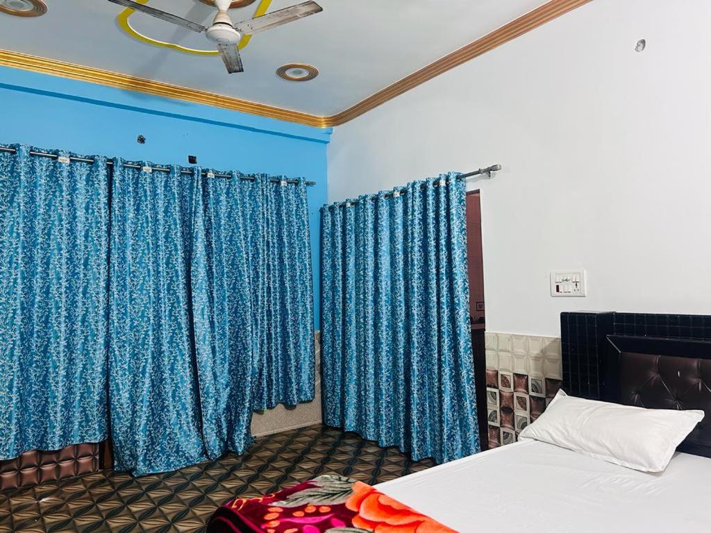 5, Raj Nandani Pailace, Faizabad