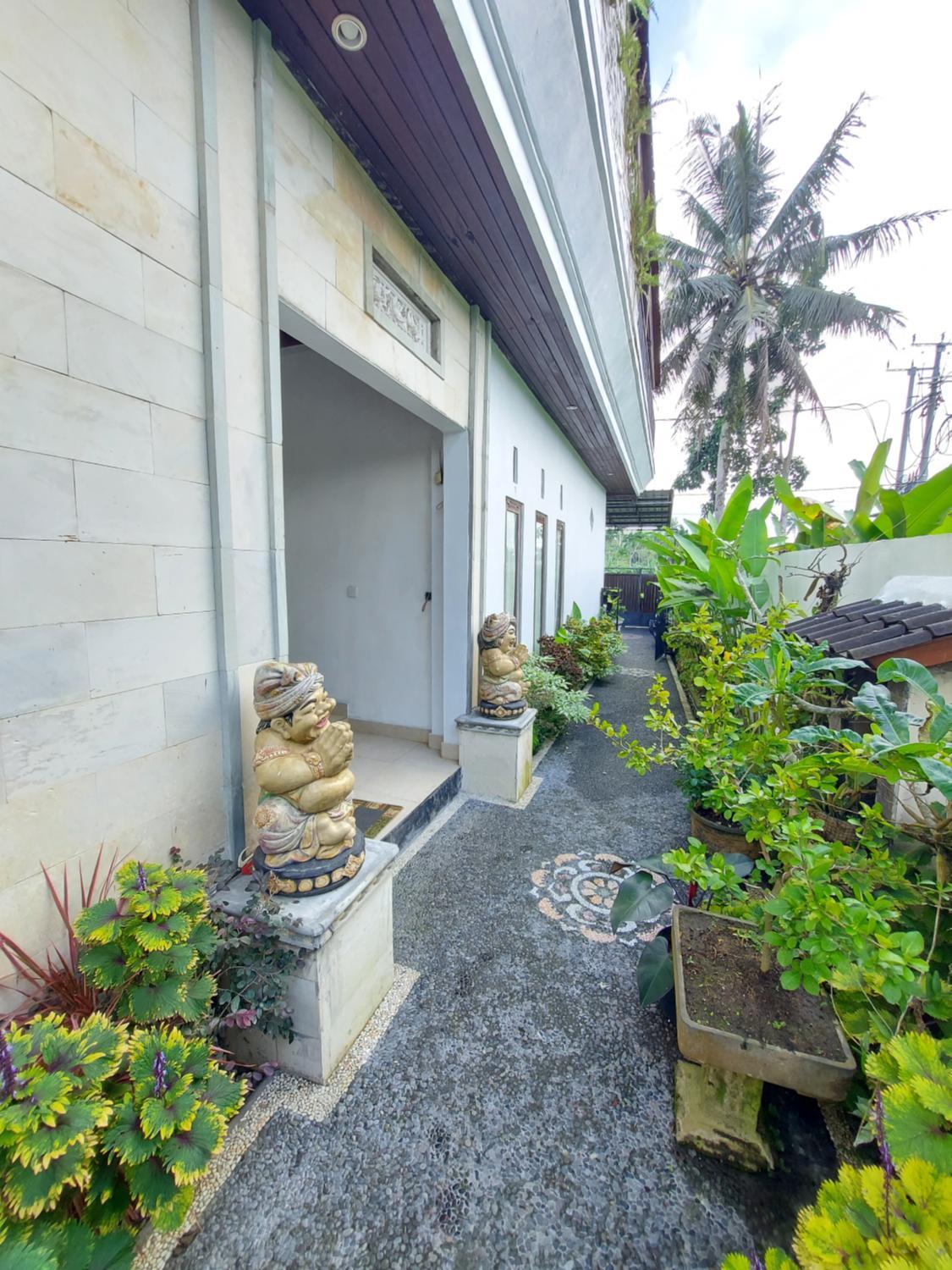 Entrance, Puri Anyar Guesthouse, Gianyar