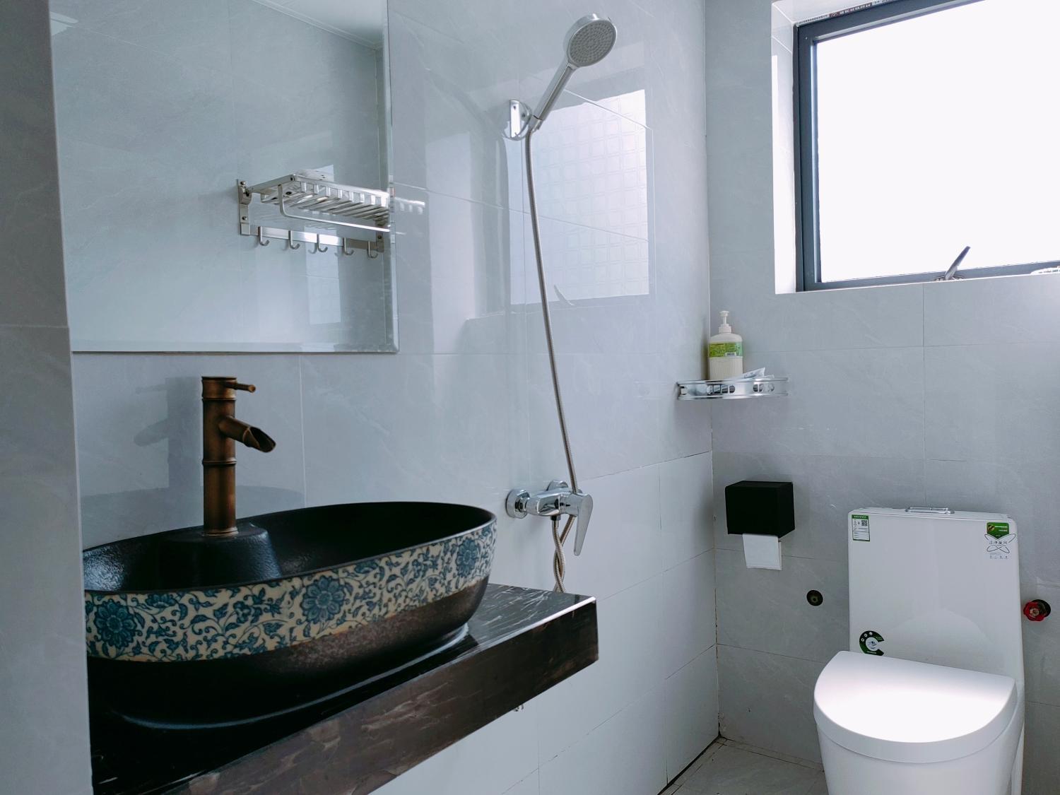 Bathroom 4, 桃花溪舍入住享免费接站, Guilin