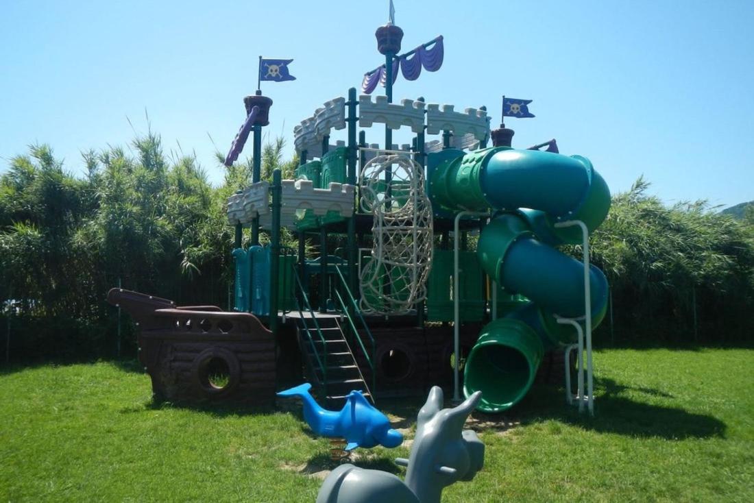 Playground 5, Cinque Terre campsite chalet 328 near the sea, La Spezia