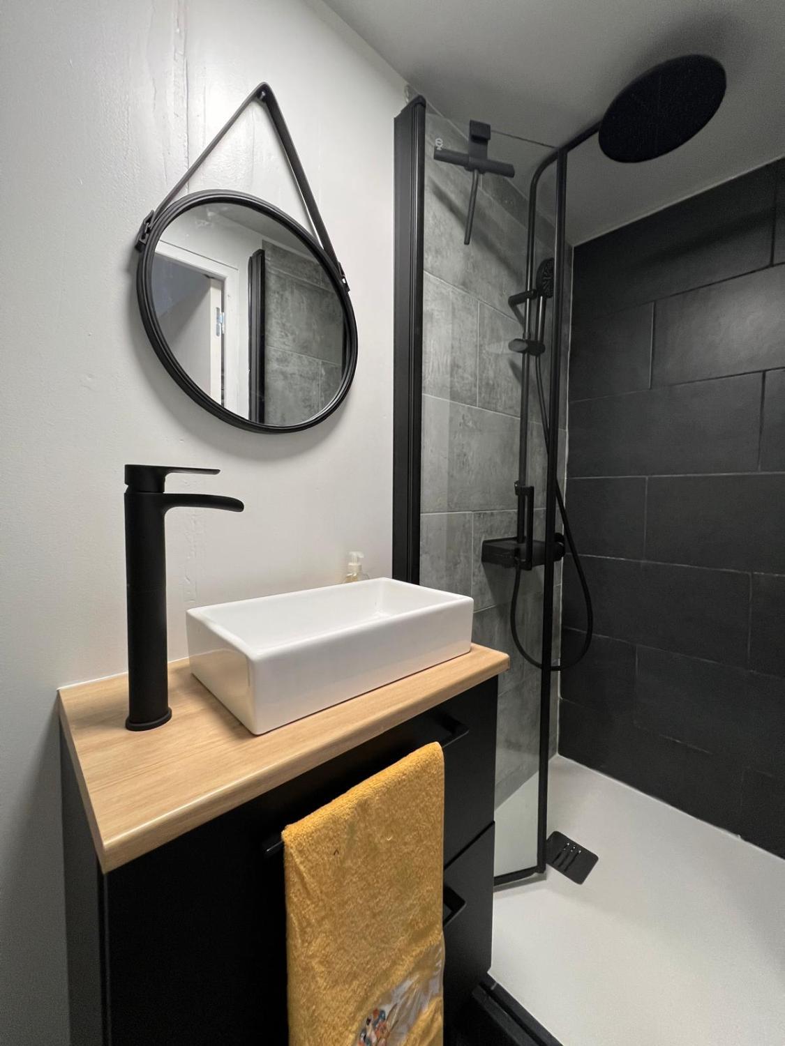 Bathroom 3, Betty's apartment, Seine-Saint-Denis