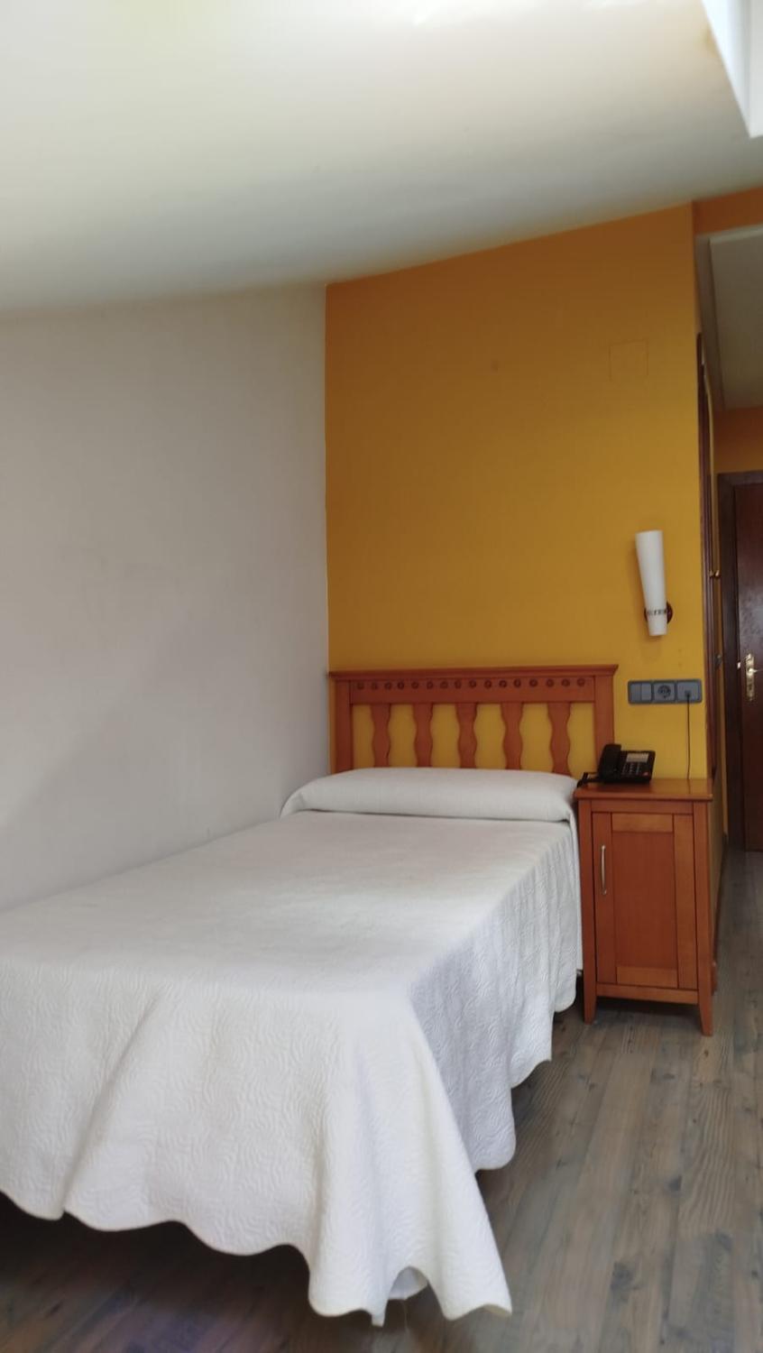 3, Hostal Cafe-Bar El Ruedo II, León