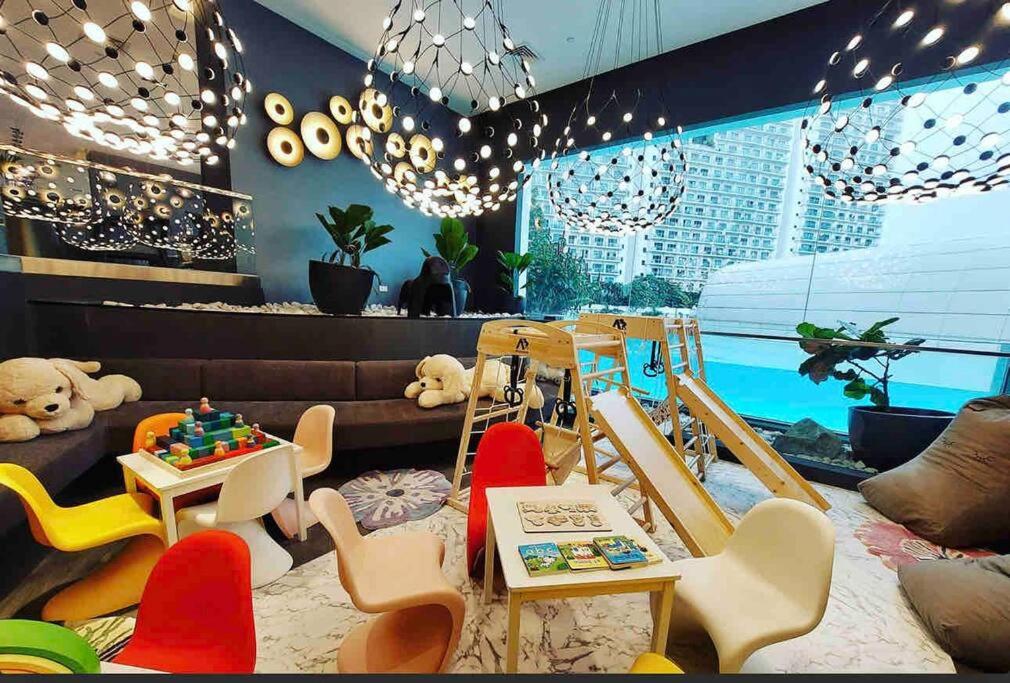 Playground, Stylish Studio at Novotel Suites Manila, Mandaluyong