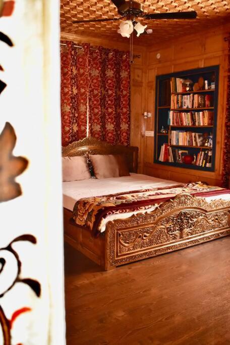 2, Wani Spaces, Srinagar