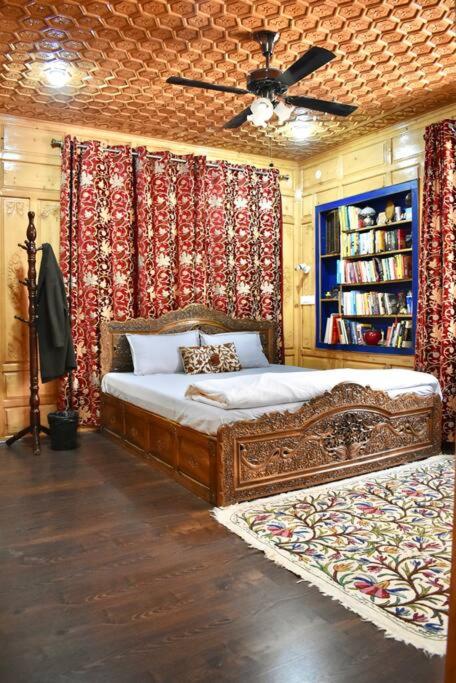 5, Wani Spaces, Srinagar
