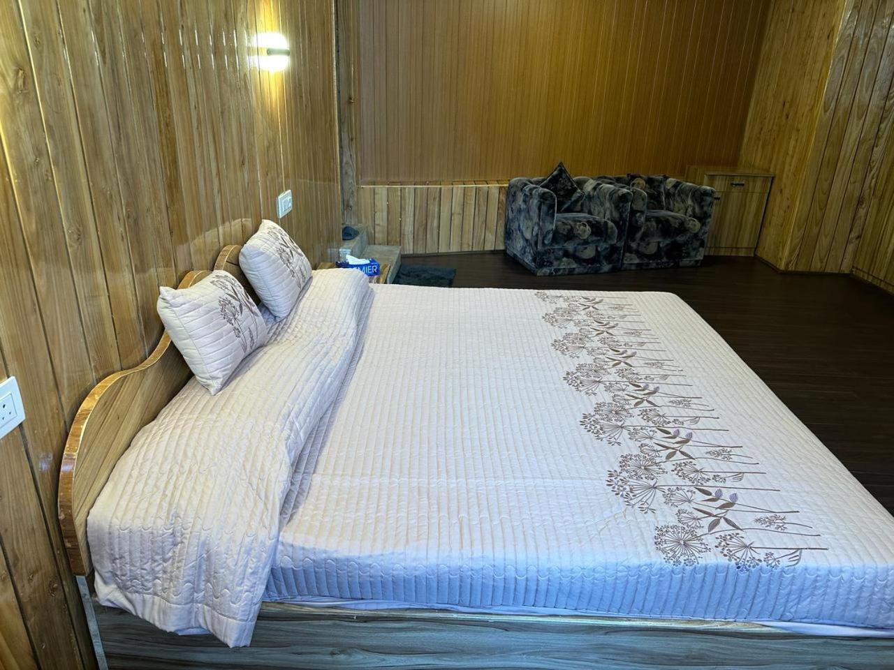 5, Redwood Guest House, Srinagar