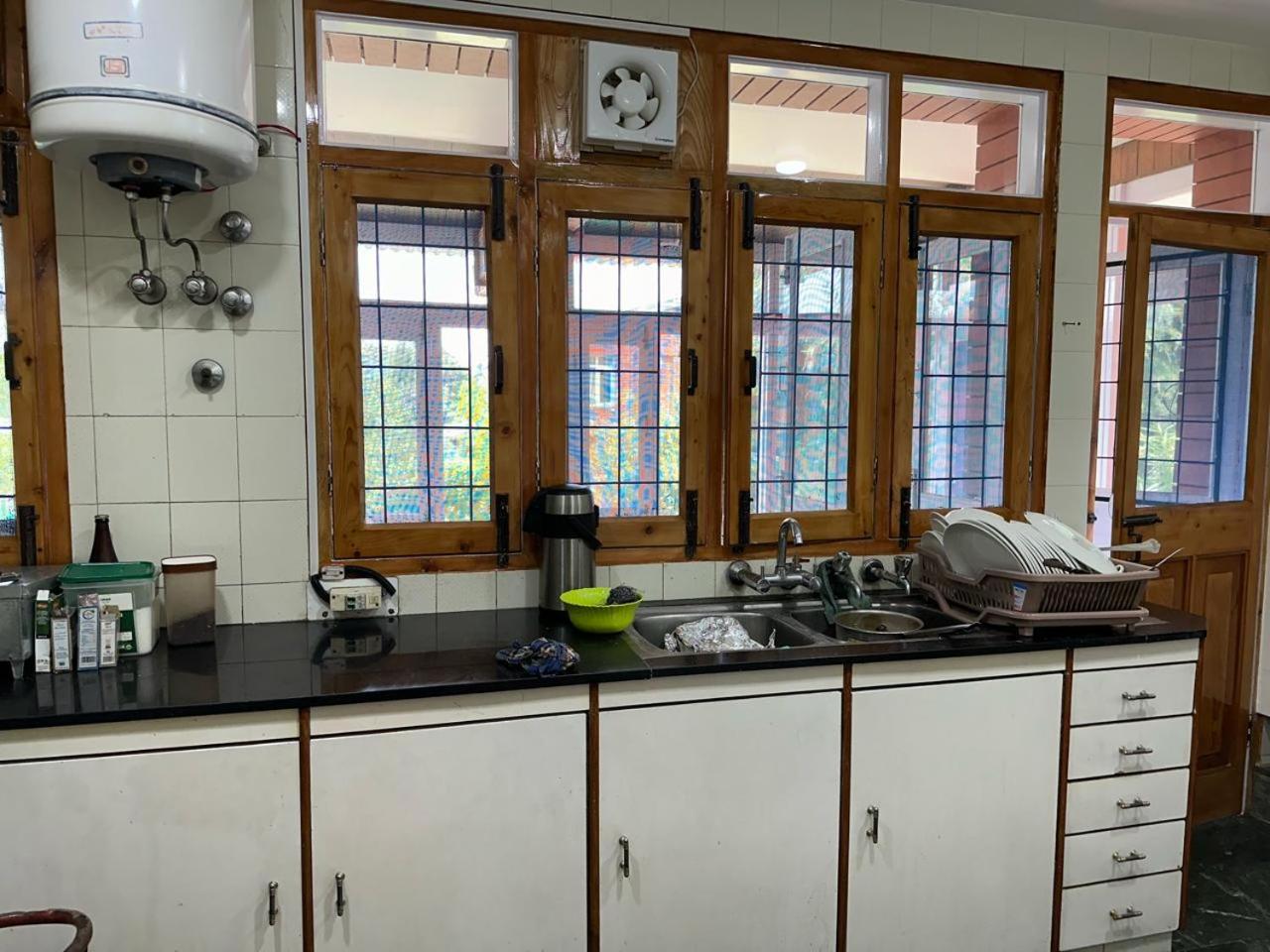 4, Redwood Guest House, Srinagar
