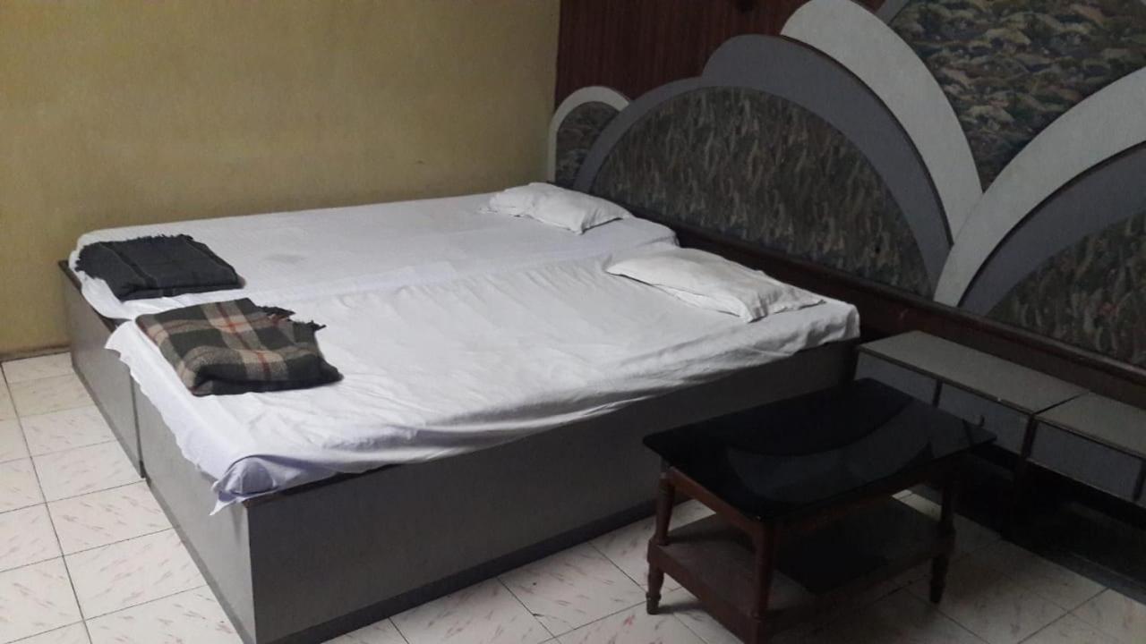 2, Dolphin hotel, Kolkata