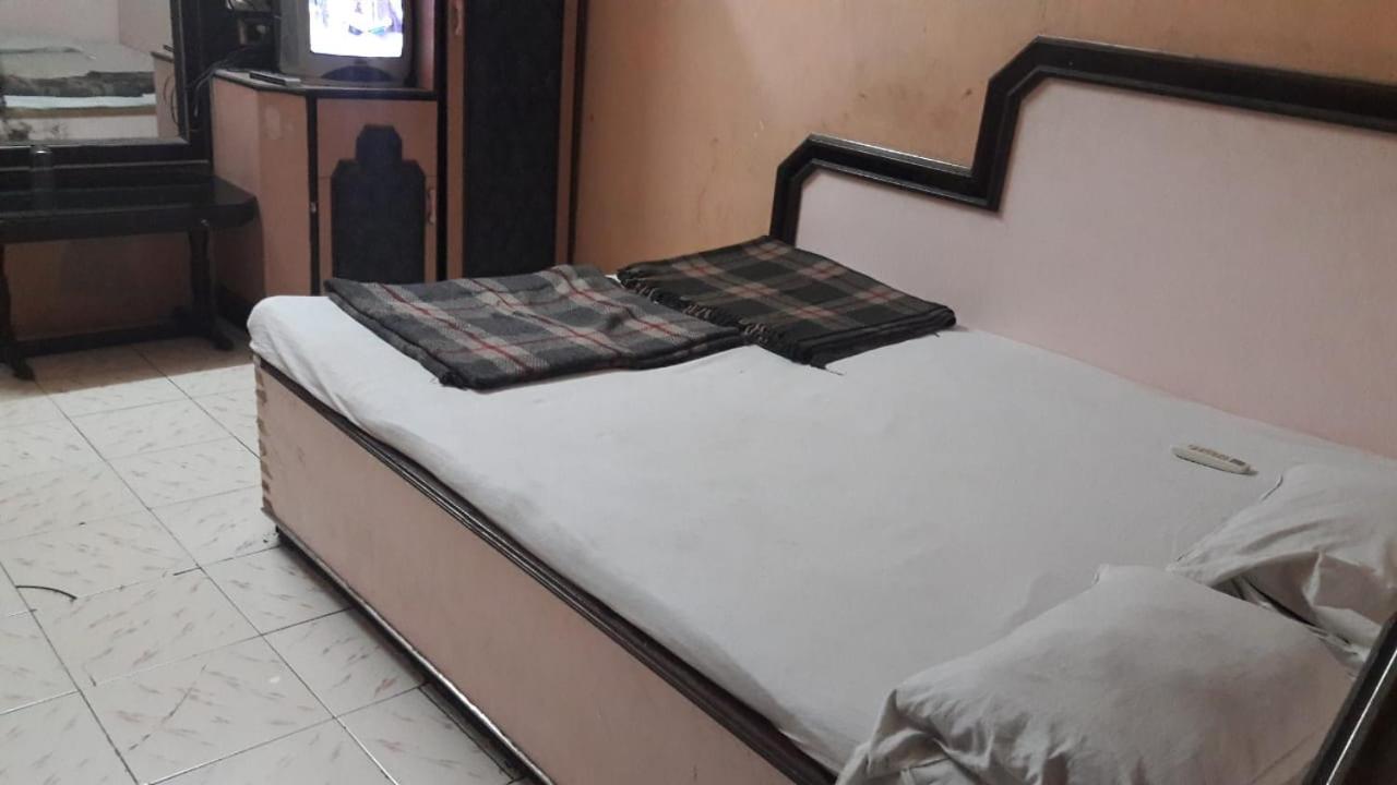 5, Dolphin hotel, Kolkata
