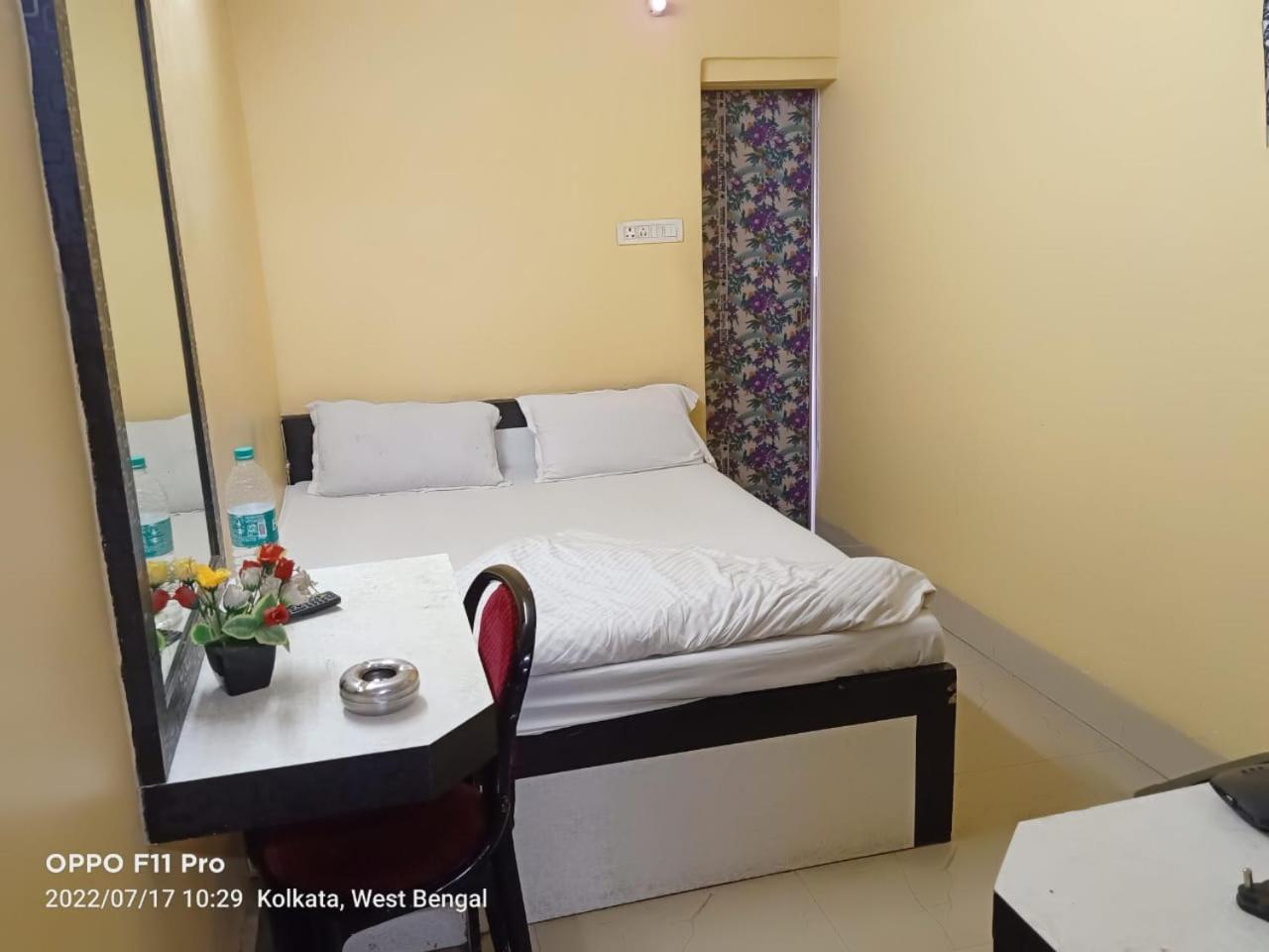 3, Dolphin hotel, Kolkata