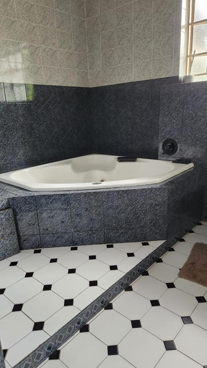 Bathroom, Oasis Guesthouse, City of Johannesburg