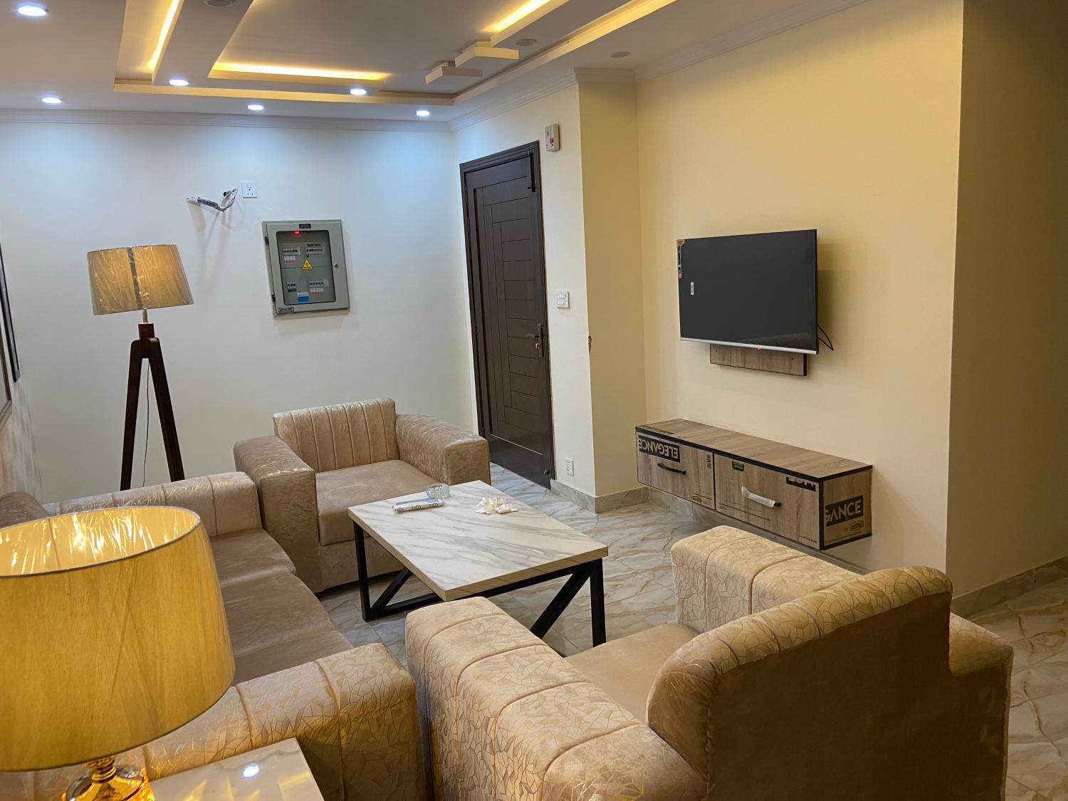 Shared lounge/TV area, D suites Apartments, Lahore