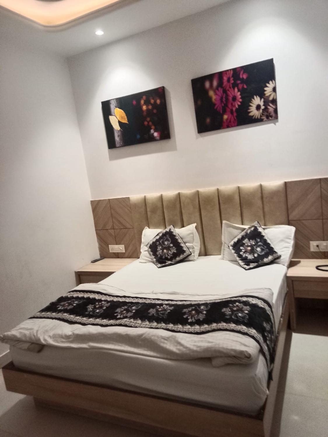 5, Hotel Gurmehar Grand Near Golden Temple, Amritsar