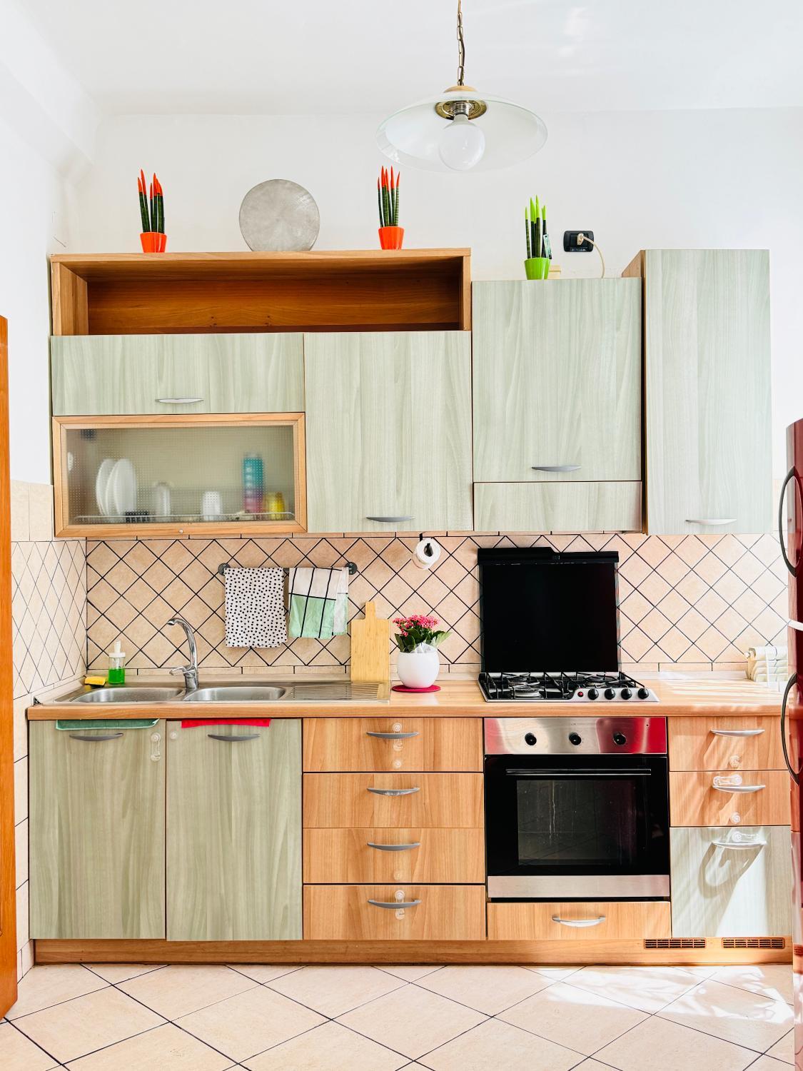 Kitchen 2, Una stanza nel Bunker, Genova