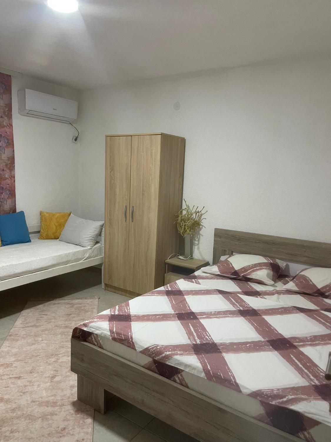 3, Apartmani Izo-L