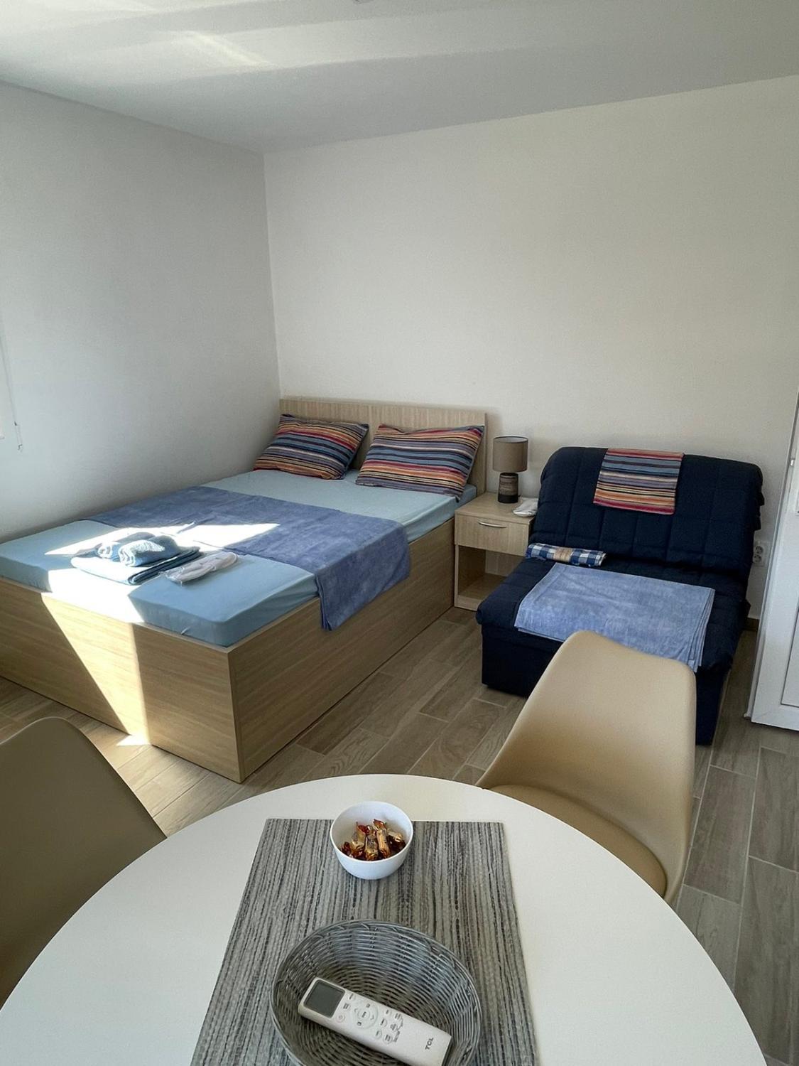 2, Jeja Apartments