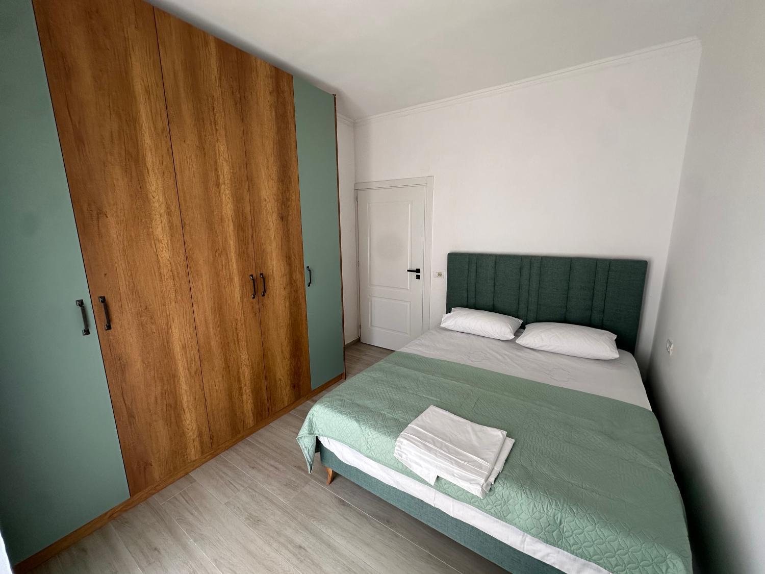 2, Aleksa BnB Rental, Durrësit