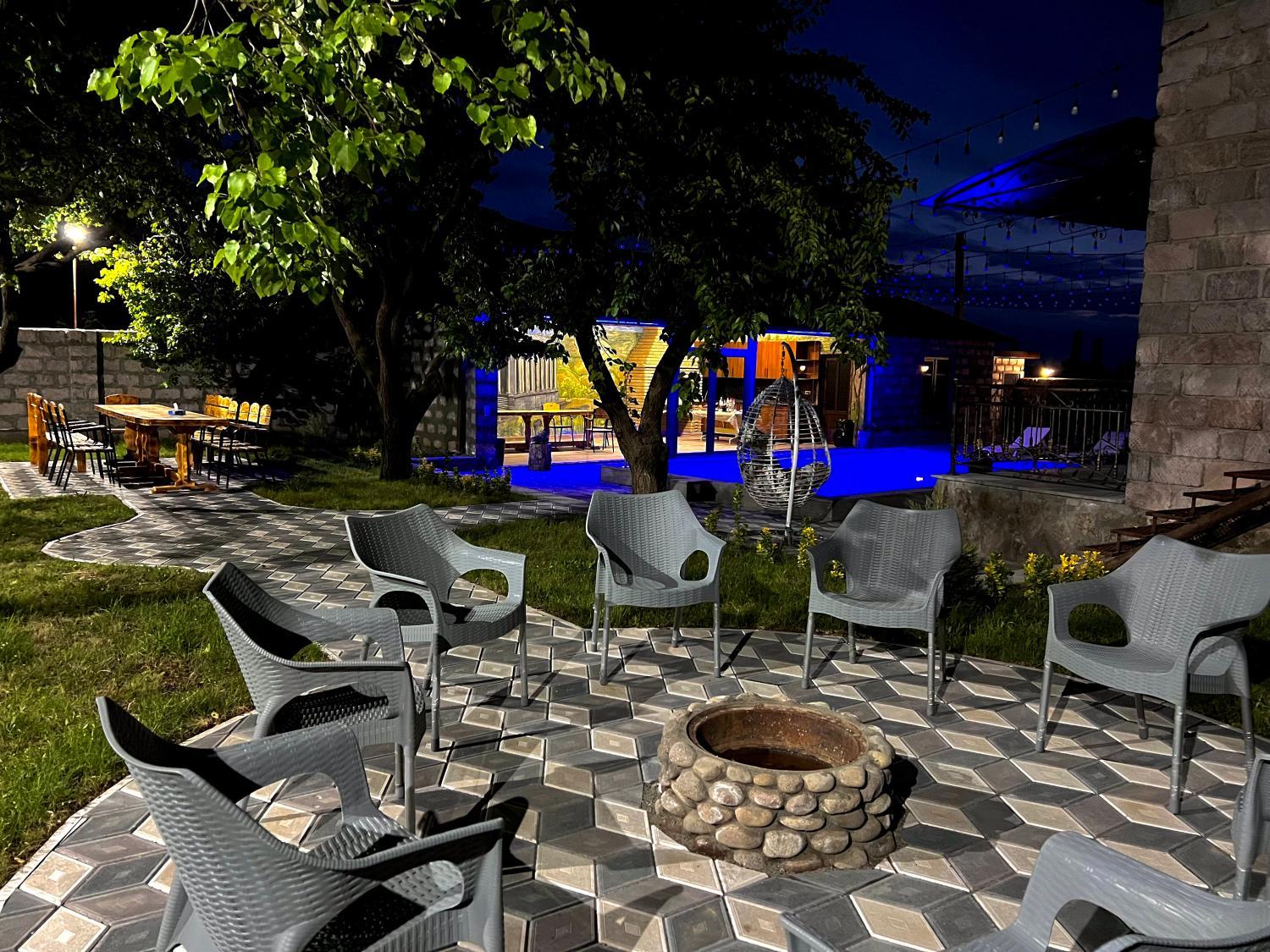 3, Garni Rest House