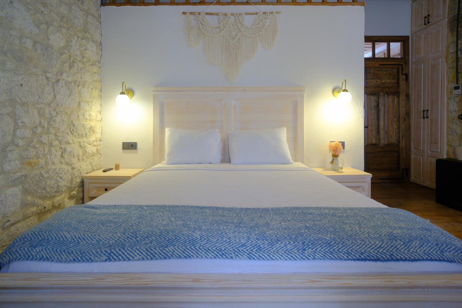 3, Ametist Hotel, Çeşme