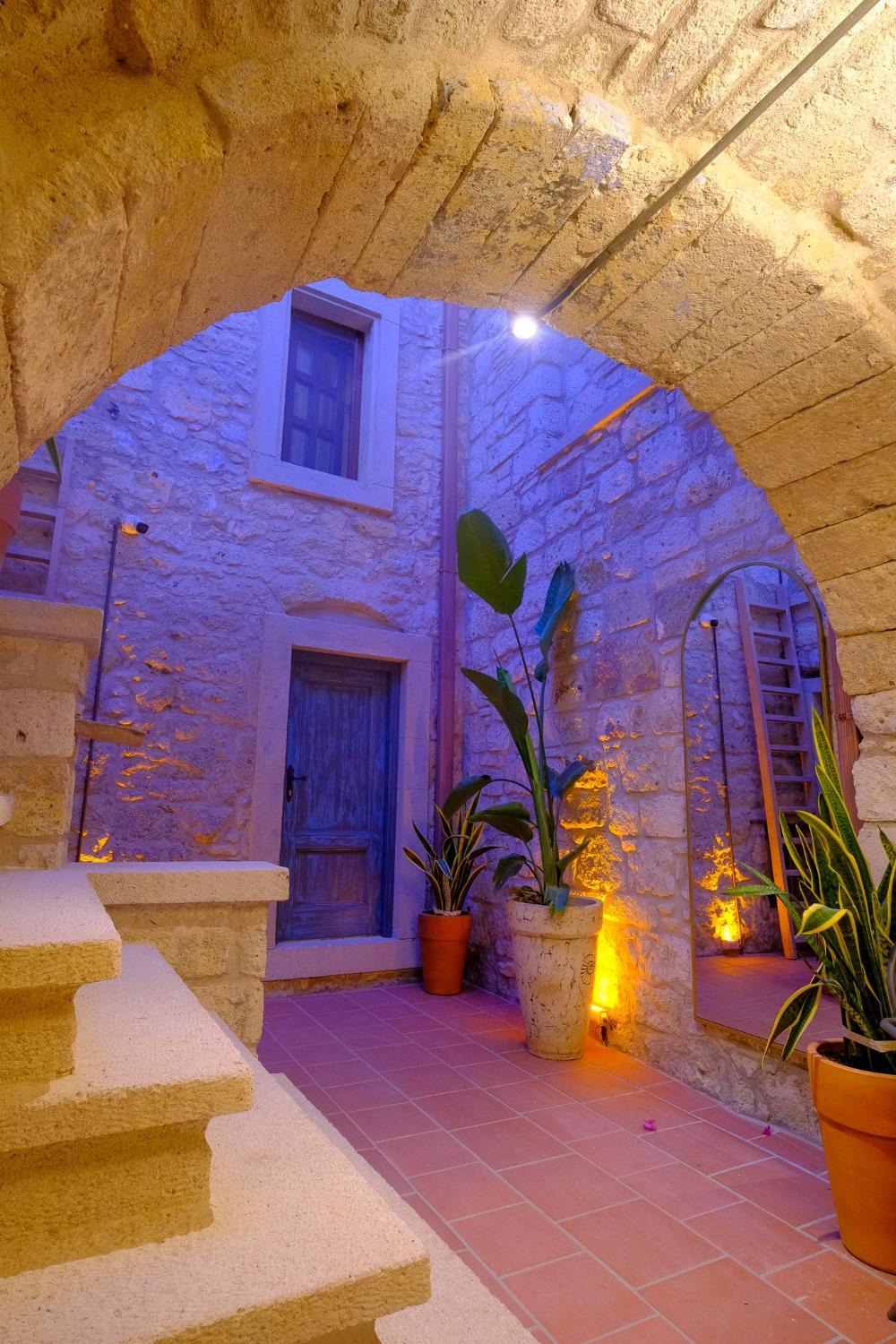 2, Ametist Hotel, Çeşme