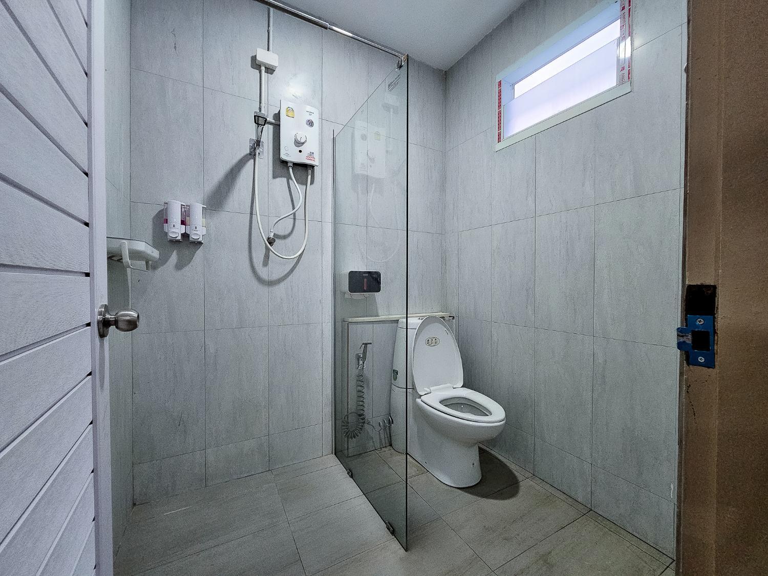 Bathroom, Bunk Ubon Hostel, Muang Ubon Ratchatani