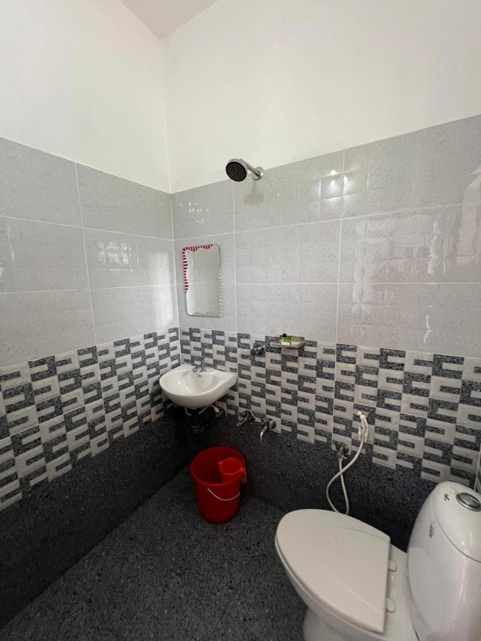 4, Ashtapadi Guest House, Thrissur