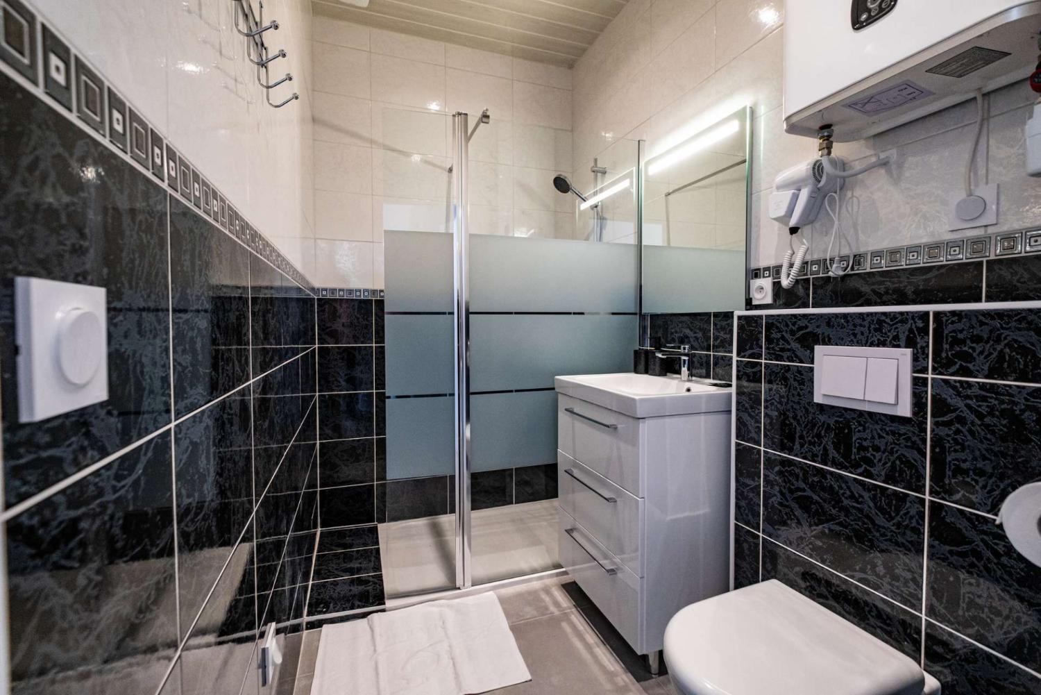 Bathroom, L'Echappee de Boudou - Piscine - Spa - Sauna, Tarn-et-Garonne
