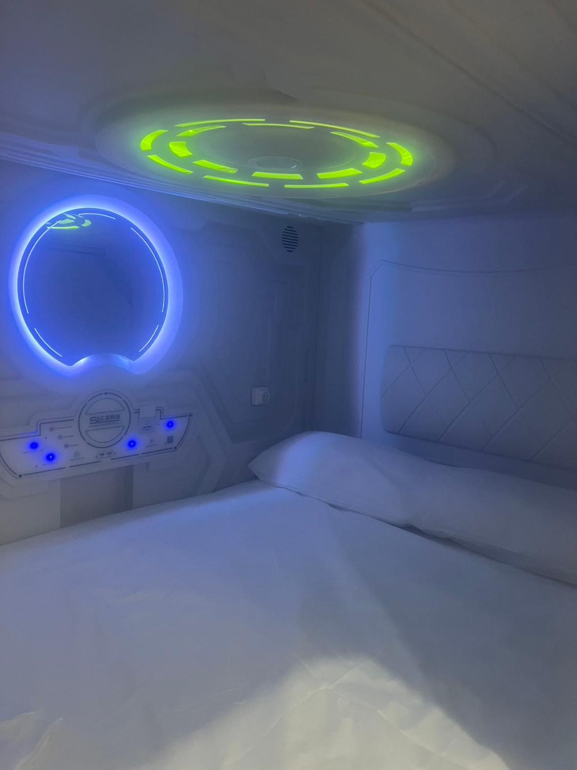 3, air hostel capsules airport, Barcelona